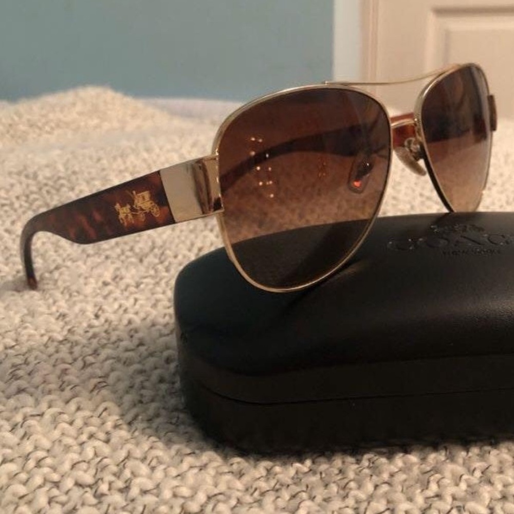 Woman’s Coach Sunglasses - Picture 4 of 4